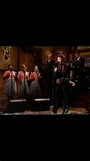 huggy | s20e15 3/18/95 Host Paul Reiser #snlclassic #snl #saturdaynightlive #annielennox | Instagram