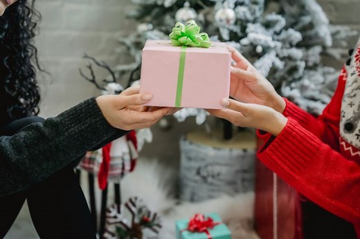 4 Fun Gift Exchange Games For Your Holiday Parties | Canadian Living