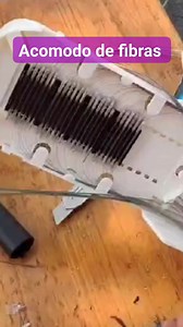 Acomodo de fibra óptica ✅️ #FiberOpticTechnology #FiberToTheHome #fiberopticinternet #TelecomunicacionesAvanzadas #telecomunicaciones #redesftth #VFL #gponolt #telecommunications #FibraOpticaHogar #GPONOLT #FTTH | Aprendiendo de fibra óptica