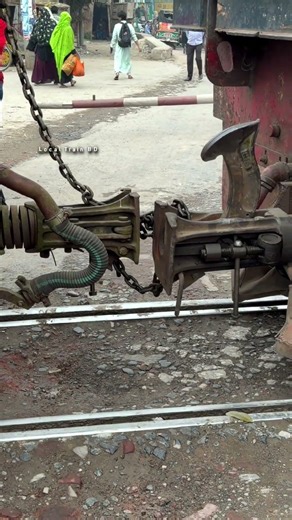 Chain Coupling on Railway. #buffer #railway #tension