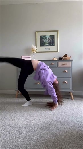 Handstand Split To Standing #flexibility #handstand #split #shorts