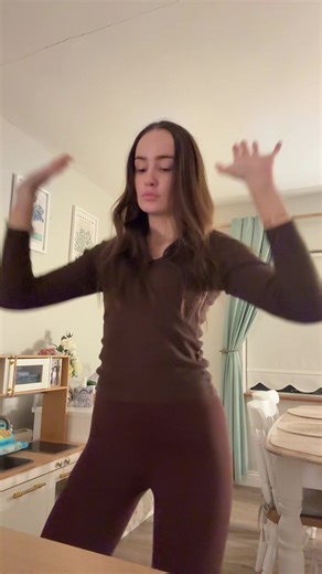 So happy right now 🥲 The kids I SNA with taught me to floss last year and it’s become my go-to dance move 🕺🏻 #assignment #college #sna