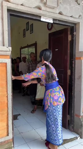 Gaya Klasik Bali yang Trendi: Sengkuni dan Adat