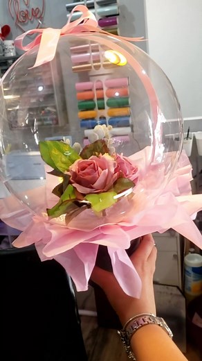 Arreglos Florales con Globos Transparentes: Decoración Creativa y Personalizada