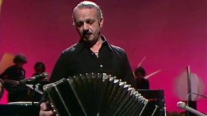46K views · 829 reactions |  ASTOR PIAZZOLLA  A 98 años de su nacimiento, recordamos al maestro Astor Piazzolla, el músico y compositor marplatense que revolucionó el tango, rompió estereotipos y desarrolló un estilo reconocido en todo el mundo. Conocé más detalles de su trayectoria  goo.gl/A8DzVL | Ministerio de Cultura de la Nación 2019-2023 | Facebook