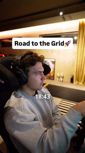 Dirk Schouten on Instagram: "Who’s ready for Christmas?🎄👀 (Day 49/100) Wearing @icon sweater and jogger👌🏼 #racing #porschecup #motorsport #routine"