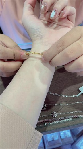 Mẫu Vòng Tay PNJ Độc Đáo Tại Đà Lạt