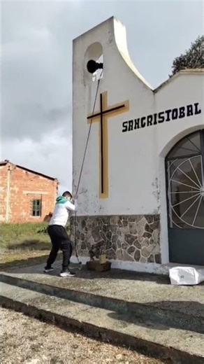 Intento de volteo de las campanas en la ermita de San Cristóbal