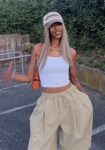Sammy (@thisissaammy)’s videos with Walking - Mary Mary