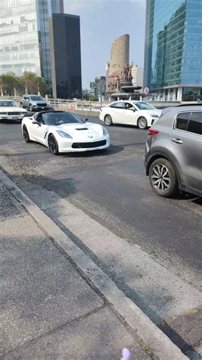 Dando el rol en la #cdmx 🇲🇽🔥 #bikelife 🥷 #wheelie 🐎 #fyp #parati #stunt