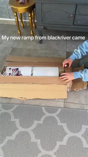 Unboxing My New Black River Fingerboard Ramp
