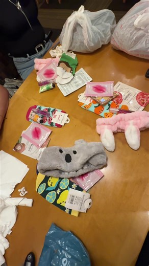 Fue una noche de muchas risas con mis bebas ya las extrañaba @Mábll_567 @Alexandra Ábrego @diley_22 #posadanavideña #amigas