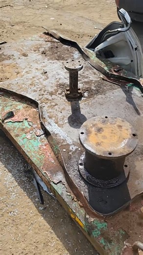 We crushed our first spaceship #fblifestyle #greenscreen #mechaniclife #reels #reels2025 #ford #chevy #dieseltrucks #dieselpower | Michaels Scraplifes