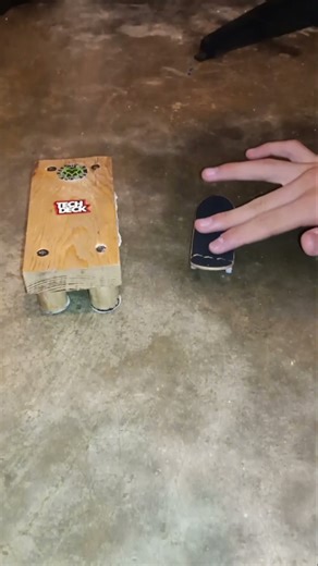 Quick session #skate #fingerboard #kickflip #switch #tricks