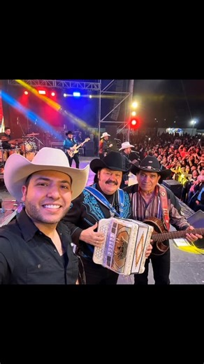 Acordeonísticos on Instagram: "En el mejor concierto Norteño #IA #regionalmexicano #acordeon #accordion"