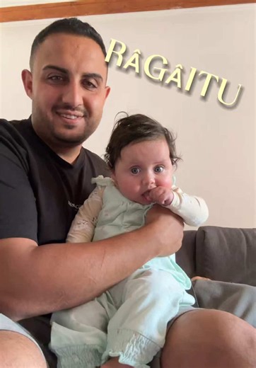 Râgâitul bebelușilor: de ce sună atât de plăcut