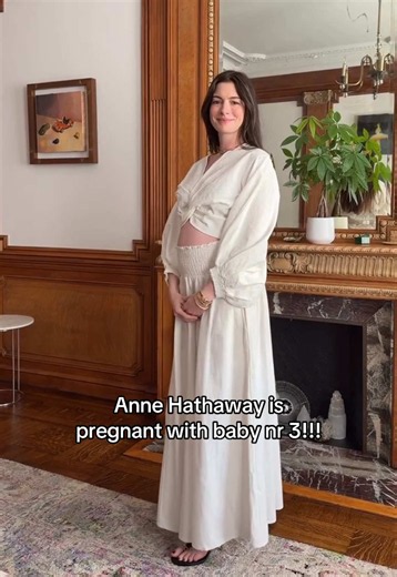 Herzlichen Glückwunsch an Anne Hathaway! Die Schauspielerin hat es nun auch selbst offiziell gemacht und ihre Schwangerschaft auf Instagram verkündet. 🤰🏻 Nachdem bereits Paparazzi-Bilder von ihrem Urlaub in St. Tropez die Runde machten, teilte der Hollywood-Star die frohe Botschaft nun direkt mit ihren Fans. 💕 Wir gratulieren von Herzen! (🎥: Repost Anne Hathaway) #grazia #grazia_magazin #annehathaway