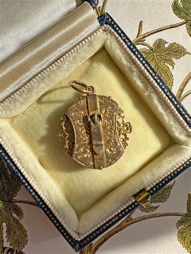Antique Victorian 9k Gold Buckle Locket With Split Pearls & Floral Engraving - Etsy