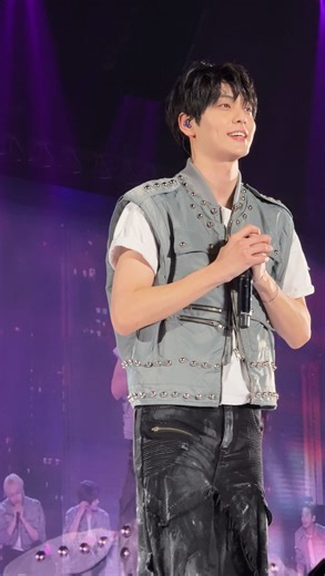 TOMORROW X TOGETHER OFFICIAL on Instagram: "何不在离开的时候 一边享受 一边泪流💧 #十年 #TXT #崔秀彬 #TXT香港演唱会 #TXT_TOUR_ACTTOMORROW"