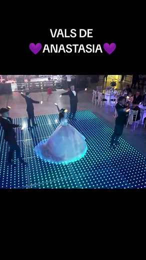 El Vals Clásico de Anastasia para 15 Años