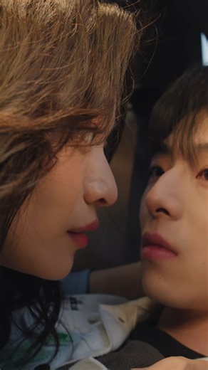 Young couple peeks at another couple in the car👀#reels #drama #Chinesedrama #hotdrama | Lemon Drama