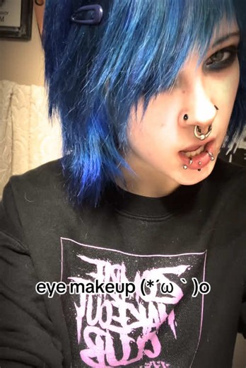 the usual eye makeup^_^ might add some lip gloss to the overal look 🧐 #fyppppppppppppppppppppppp #fyp #fypツ #alt #alternative #alttiktok #alternativeboy #altbot #emo #alternativetiktok #emoboy #emofashion #emomakeup #scenemo #sceneboy #scenefashion #hairdye #piercings #scenemusic #sceneculture #scenehair #scenemoboy #bluehair