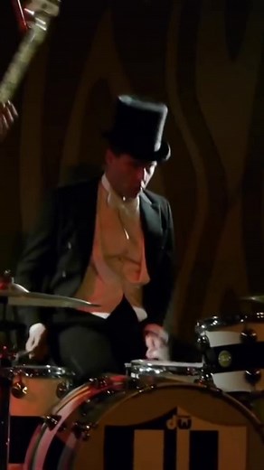 Rock Out with The Hives: Come On!