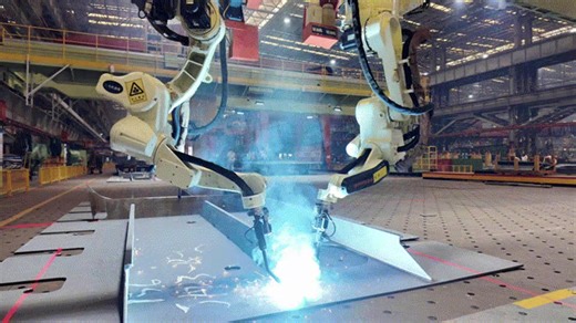 👀Have you ever wondered how to build a ship in a smart way? We take you on a journey! (Part 3) This week, we’re taking you on a journey through the making of a vessel at Dalian COSCO Kawasaki’s #smart shipyard. After the work on the digital twin is complete, it’s time for the smart production lines to take over. 🔇 At Dalian COSCO Kawasaki, 28(!) production lines operate with remarkable order, #efficiency and - surprisingly - very little noise! Non‑standard curved steel plates are precision‑pro