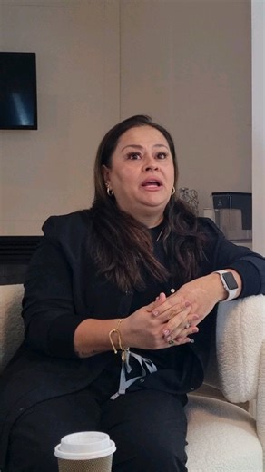 Vientos de Éxito | Emprendedores Latinos on Instagram: ""Yo estaba ayudando... y ahora necesito que me ayuden". 💔 Imagina dedicar tu vida a cuidar de otros como PSW (Personal Support Worker), y que de un día para otro, los papeles se inviertan. Esa fue la realidad de Marcela Vega @innerxglow No fue solo el diagnóstico. Fue el dolor físico, las quemadas, el miedo a dejar a sus hijos pequeños y la incertidumbre de enfrentarse a la muerte no una, sino dos veces. A los 49 años, el cáncer reg