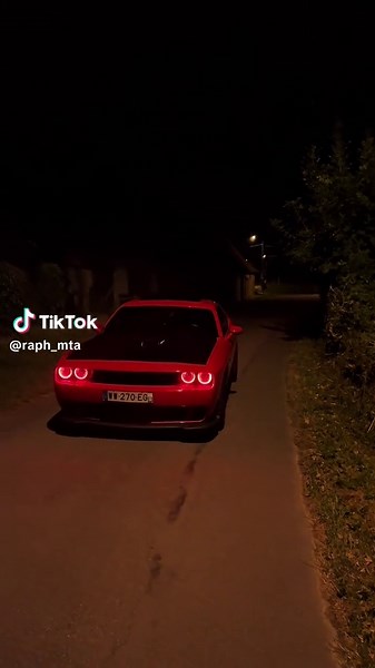 Des idées de modif ? ⭕️⭕️ ⭕️⭕️ #car #dodge #fyp #hellcat