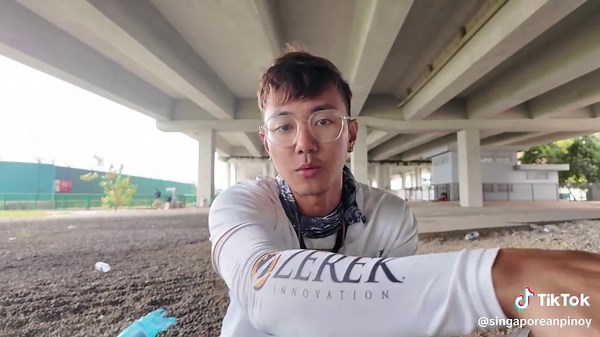 Catching fish using Mussels. Hechi fishing In this video, I explored Hechi Fishing, a traditional Japanese technique, right here in Singapore. This method is commonly used to target the Kurodai (クロダイ), or Black Sea Bream, a species found in various parts of the world. One of the most exciting aspects of Hechi Fishing is its unique setup—a 1:1 ratio reel paired with an ultra-sensitive rod. This combination makes every fight with a fish incredibly thrilling! In this episode, I’ll demonstrate how H