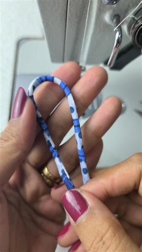 Diana Ulfa on Instagram: "Easy way to make button loops ♥️ Learn how to sew well #sewingtutorial #sewingblogger #sewingforbeginners #sewingtips #howtosew"