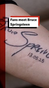 Bruce Springsteen fans have waited to see the star in Manchester ahead of his arena shows. 🎤🤩 | BBC Manchester