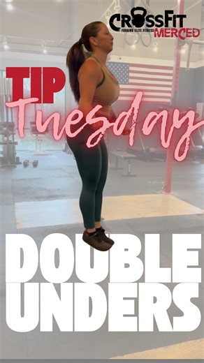 👀WHERE ARE MY DOUBLE UNDERS (and how to do I find them 👀) Struggling with double unders? You’re not alone. Here are the most common mistakes and how to clean them up: ❌ Jumping too high ✅ Keep your jumps low and fast — think “quick bounce,” not “box jump.” ❌ Swinging with your arms ✅ Keep elbows close to your ribs. The power comes from your wrists, not your shoulders. RELAX 😌 ❌ Piking or tucking the knees ✅ Stay tall. Jump straight up with soft, relaxed legs. ❌ Using the wrong rope length ✅ S