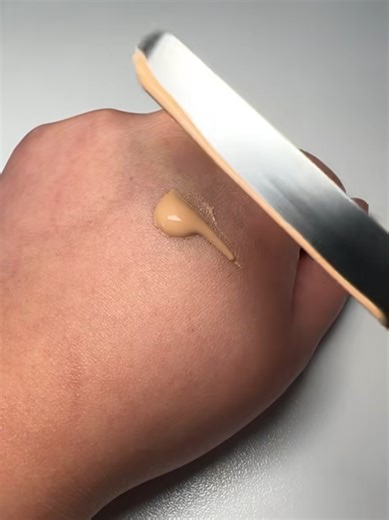 Achieve Flawless Skin with a Makeup Spatula Technique