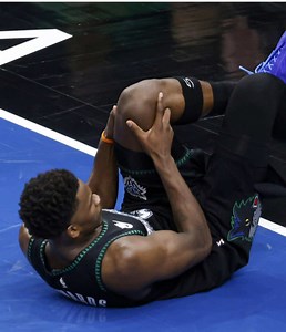 Anthony Edwards & Derrick Rose: A Touching NBA Moment