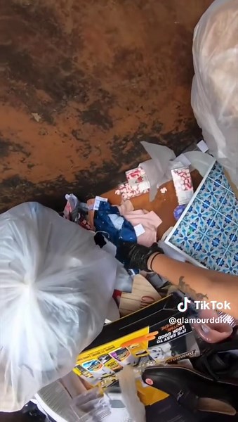 Department store dumpster is full of name brand merchandise.. 🤯 #dumpster #dumpsterdive #burlington #glamourddive