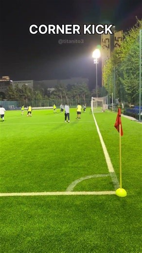 Corner kick🔥Save and try it🙌🏻 • #football #soccer #reels #viral #viralvideos
