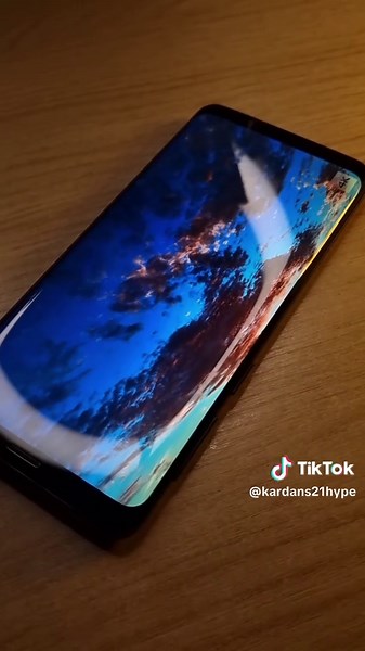 Enhanced Galaxy S9 Screen Technology