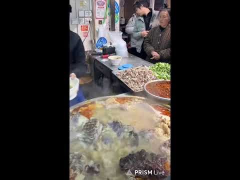 Chinese Woman expert in cooking.