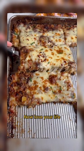 Full Recipe Here 👇 🍕 Low Carb Meat & Veggie Crust Pizza Ingredients (Crust & Sauce Base) * Ground Meat (Beef and Pork are shown) * Potatoes (diced, though this may be a non-keto addition or part of a variation, as the title specifies "Low Carb") * Mushrooms (diced) * Zucchini (diced) * Onion (diced) * Bell Pepper (diced, red is shown) * Garlic (minced) * Eggs (2 are shown) * Olive Oil * Marinara (a scoop is shown) * Tomato Paste (a small dollop is shown) * Seasoning (looks like an Italian blen