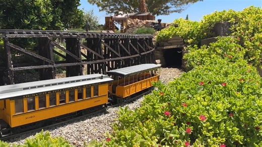 Much loved reels returning for the Holiday Season #5: from the SWSS Lake Junction garden rail road - an NGRC 2025 open RR - #gardenrail #gardenrailways #trainsinthegarden #gardenrailwayworld #redwoodempiregardenrailwaysociety #sacvalleygardenrailwaysociety #cccgrs #CreativeJourney #GardenRailroadVideos | Bay Area Garden Railway Society