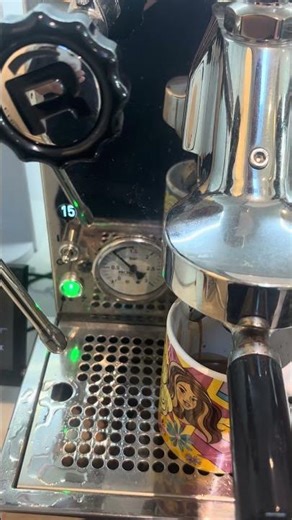 Rocket R58 Pours the espresso#repair #lamarzocco #rocketcoffeemachinr