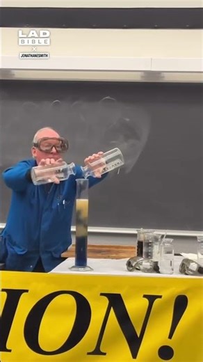 He turned three colors into nothing 🔴🔵⚪ #science #shorts