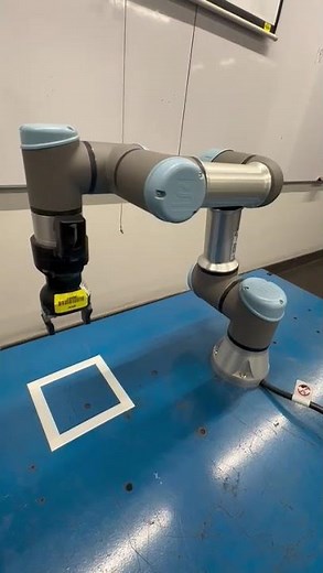 UR3e ejecutando trayectoria de estrella | Simulación en RoboDK + Python