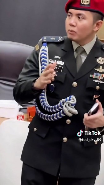 Understanding Military Uniforms and Insignia Explained