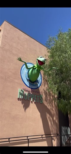 Saw Puppet Up! on the Jim Henson lot and also got a tour of the lot #themuppets