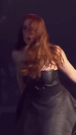#SimoneSimons 💋💅🏻🤘🏻 #Epica #Headbanger #Singer #BeautifulGirl #MetalBand #Headbanger #QueenOfFire #Smoonstyle #MetalSinfonico #Metalera #EpicaLegion #MetalSinger #GirlPower #FemaleFronted