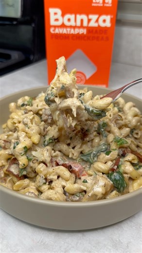 Bri’s Heat 💕 | Food & Travel Creator on Instagram: "Chicken Bacon Ranch Pasta ✨ I swapped out regular pasta noodles for Banza to sneak in more protein for this meal & it was still so good! If you want to use regular pasta or even a different kind of pasta, feel free to! The full recipe will in the link in my bio! All recipes are 85% with the code HEAT99 🔥🫶🏽 drop some flames in the comments if you want me to send the link to you directly 🔥🔥🔥 • • • • • • • • #chicken #chickenpasta #baconran