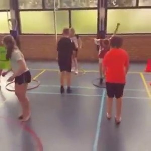 1.3M views · 20K reactions | Sencillo circuito motor fácil de hacer en clase y en casa. . #motricidad #videos #ideas | Orientación Andújar | Facebook